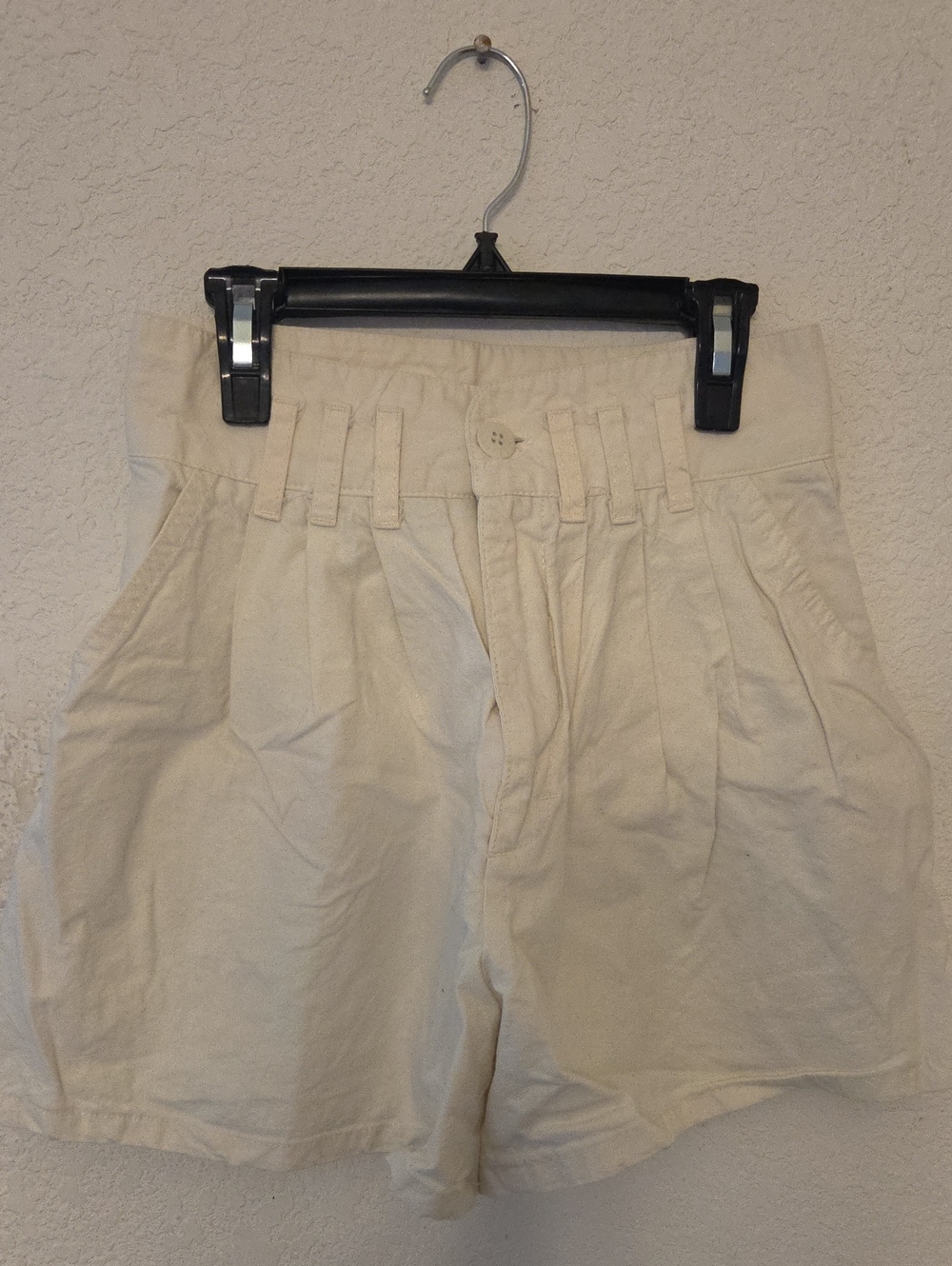 Vintage Cherokee High-Waist Pleated Shorts in Creamy Beige